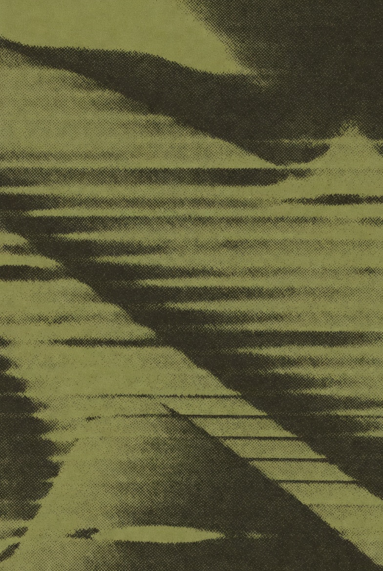 单色橄榄绿背景，复古半调线纹图案，粗细不一的平行线条，1970年代平面设计风格，微妙墨水晕染效果，极简主义复古质感，高品质 #ai #背景 #提示 https://t.co/JU…
