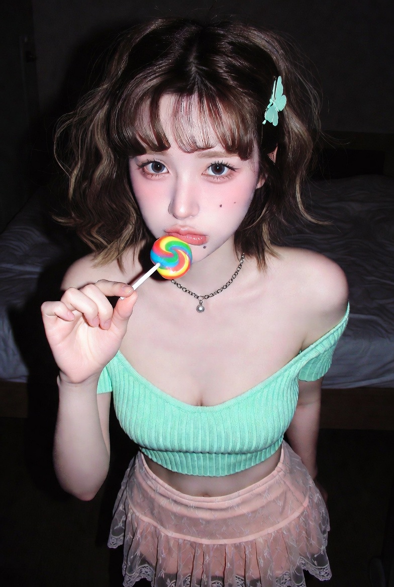 今日肖像 by Grok 与 Seedream ---提示词--- CCD 数码相机闪光灯照片，9:16 竖版。 一位性感的韩国女偶像站在深夜灯光昏暗的卧室中…