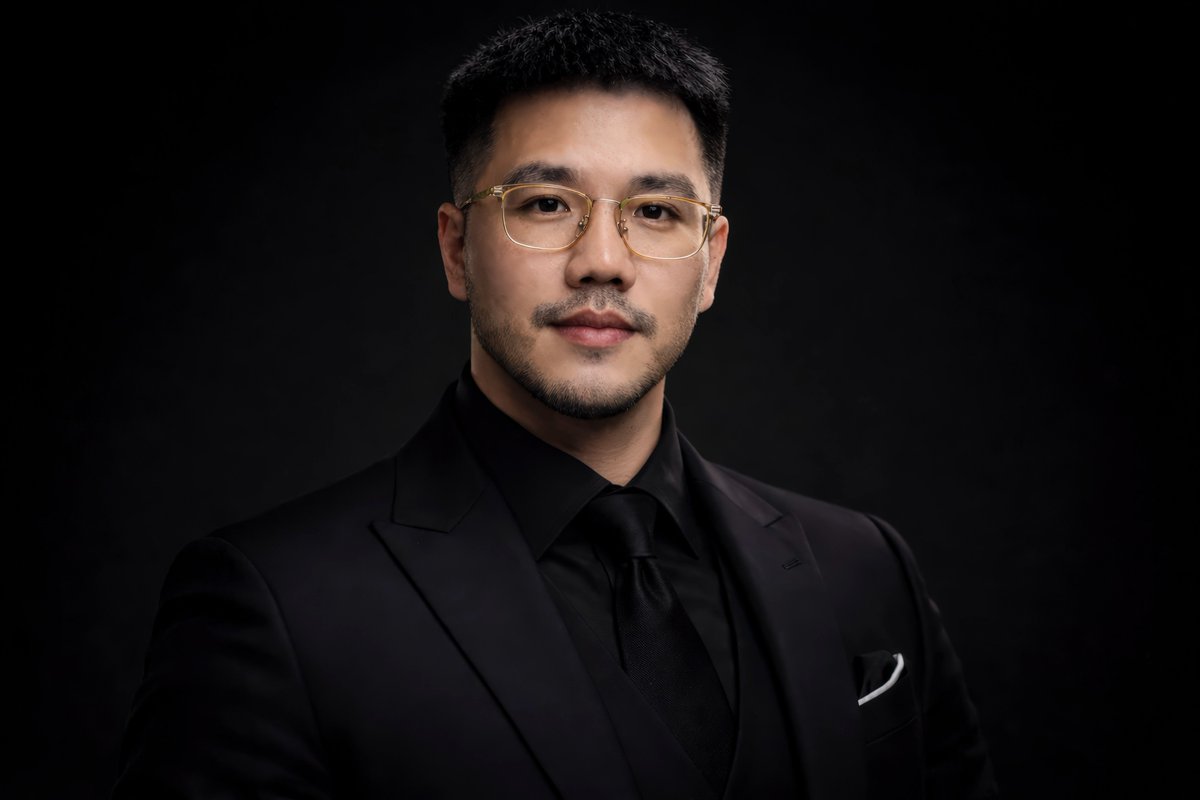 如何在 ChatGPT 或 Gemini 中创建此 AI 图像（分步指南） 📷 步骤 1：打开 ChatGPT 或 Gemini 📷 步骤 2：上传您的照片 📷 步骤 3：粘贴提…