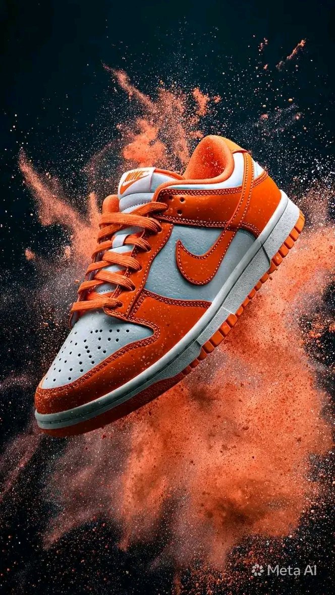 一张超写实、高角度动感的产品摄影图,主体为 Nike Dunk Low 运动鞋,采用醒目的“Syracuse”橙色与白色配色。鞋子悬浮于半空中并略微倾斜,带有纹理感白色鞋头与橙色…