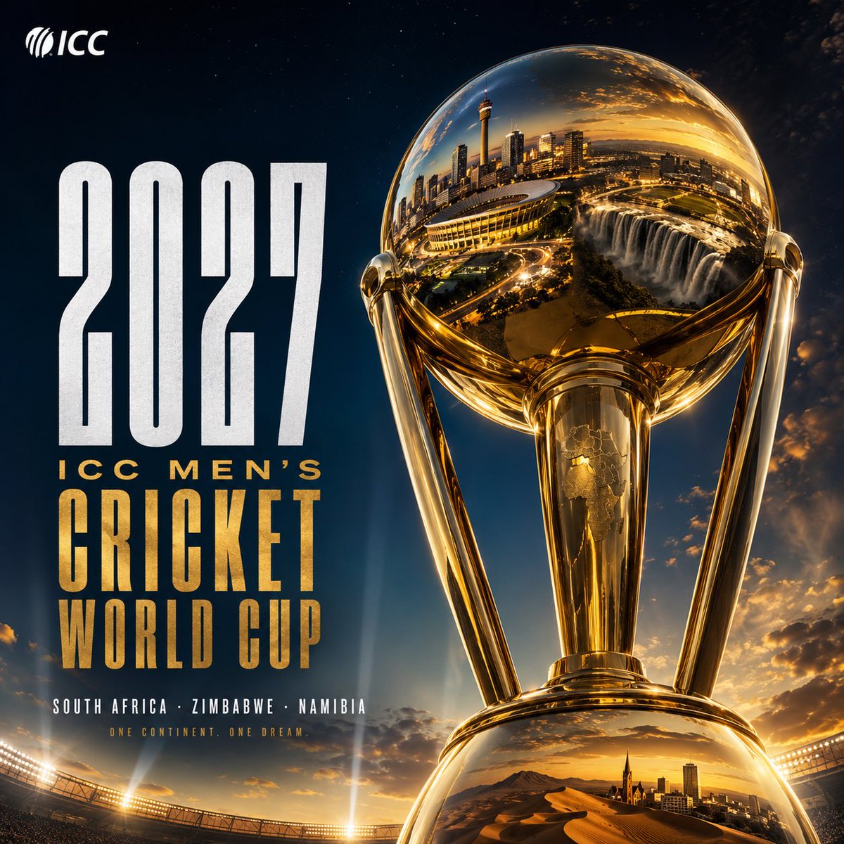 2027年ICC男子板球世界杯电影感广告海报。 场景：一个巨大的ICC板球世界杯奖杯矗立在画面中央，以戏剧性的低角度英雄视角拍摄，仰望天空。抛光的金色球体同时在其弧形镜面中反射出…