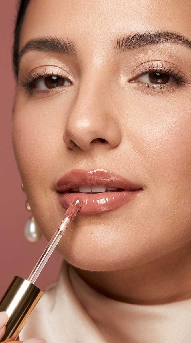 { "generation_request": { "meta_data": { "task_type": "luxury_lipstick_beauty_c…