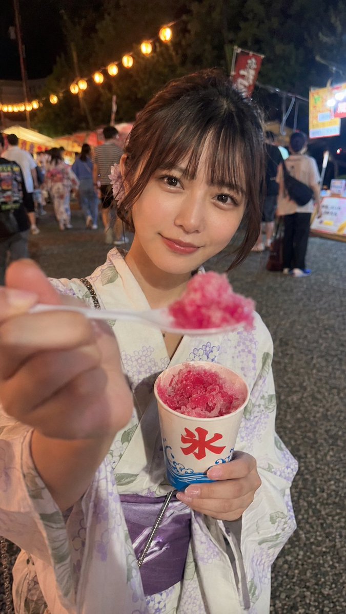 🎆浴衣约会 令人心头一颤的1个场景扭蛋🎆 诸位，就用生成图像来抓住夏祭青春的一页吧…… 扭蛋出率： 回头：2成 在摊位上开心地看向这边：2成 从正面微微探头：2成 朝镜头比耶：2…