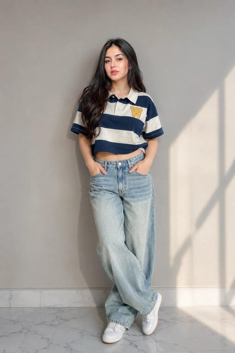 将图片 2 中的服装放到图片 1 中的女性身上,不要改变我的五官和脸部。以参考图片为基础,生成一张 4K 高画质但明亮的图片。效果应看起来真实写实。生成一张我的照片,极简风格的灰…