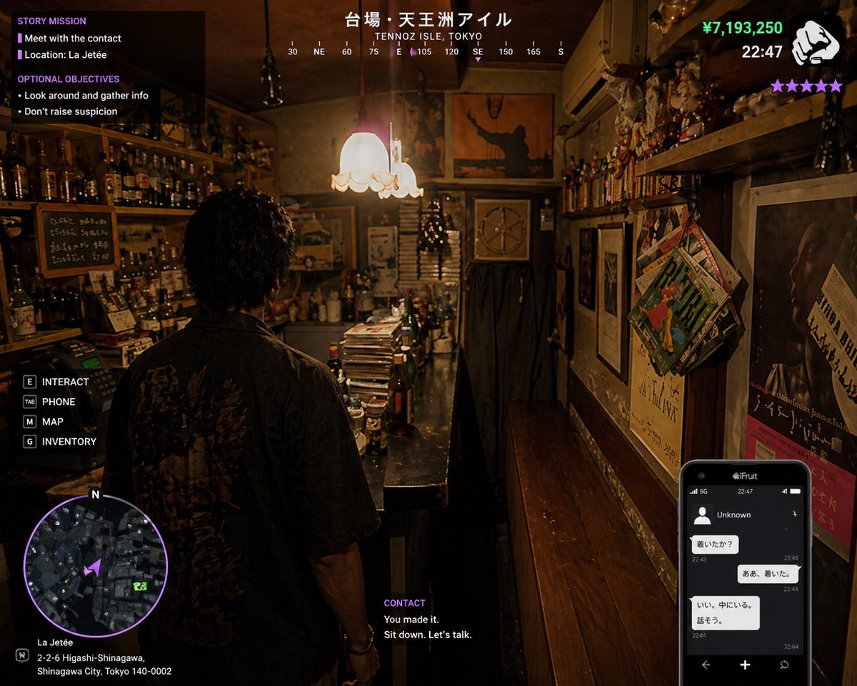 一张受《GTA 6》启发的游戏内任务截图，场景设定在东京新宿的一间小型电影感酒吧 La Jetee Bar，向克里斯·马克致敬。画面中展示一名第三人称玩家角色…