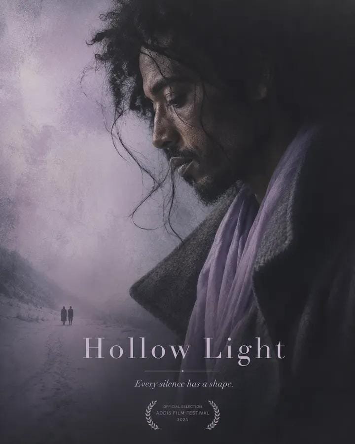 极简艺术电影海报，一张[HUMAN]的特写肖像，身着[CLOTHING]，侧面侧脸呈现，部分被阴影吞没，几缕松散的发丝飘过面部。使用[PALETTE]，抽象的…