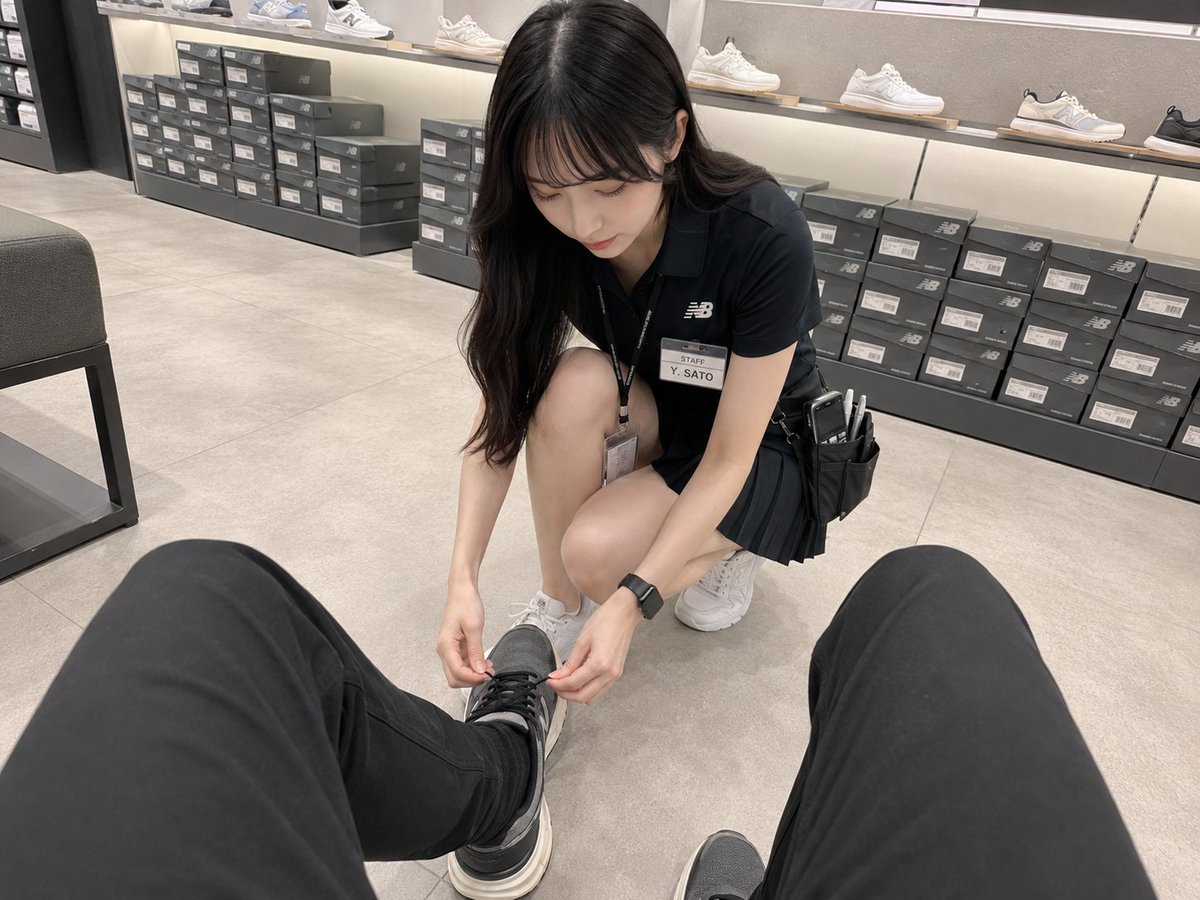 GPT # 图像格式与拍摄视角 生成一张横版4:3的手机照片。 图像从坐在椅子上的第一人称视角拍摄。 相机位于就座者胸部到面部的高度,以明显的高角度斜向下拍摄。 使用手机略微广角…