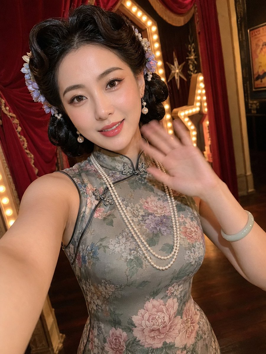 夜上海美女👧 GPT-image 2 提示词 👇 创建一张高度逼真的 3:4 竖版智能手机视频静帧，画面中是一位极其美丽的成年东亚女性，靠近镜头站立于一座典雅…