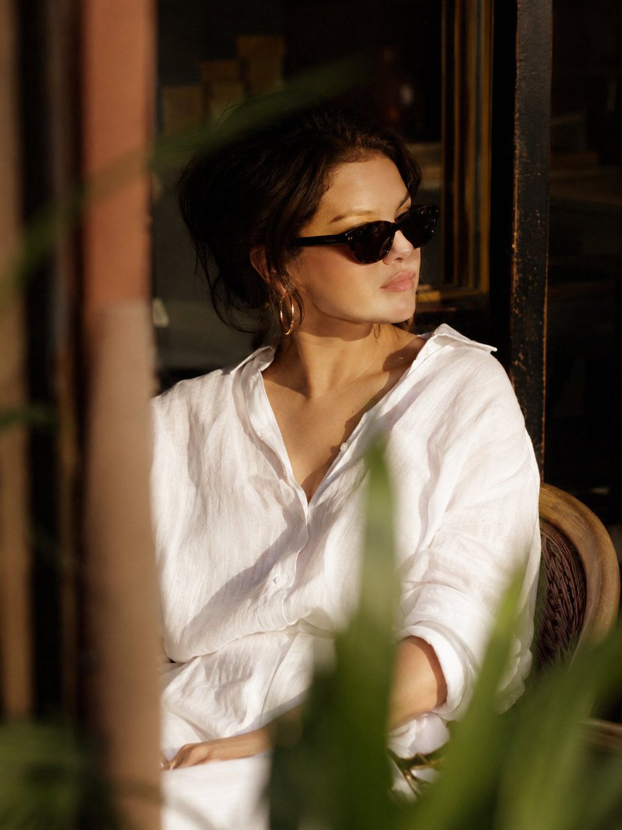 { "prompt_type": "ultra_realistic_candid_portrait", "subject": { "identity": "[Person Nam…