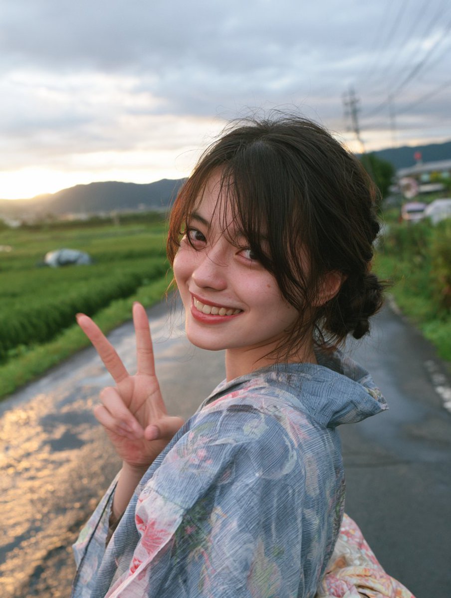 傍晚骤雨过后,我与你的夏日祭。 提示词(midjourney): Japanese woman in the evening, wearing a properly dresse…