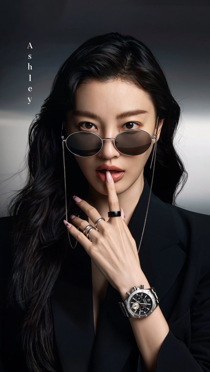 [Kling 01 提示词] ar 9:16 2K 一张高度精细的电影级影棚人像,拍摄一位美丽的年轻东亚女性,名叫 Ashley,二十五六岁,留着长直略带波浪的黑色头发,头发垂落…