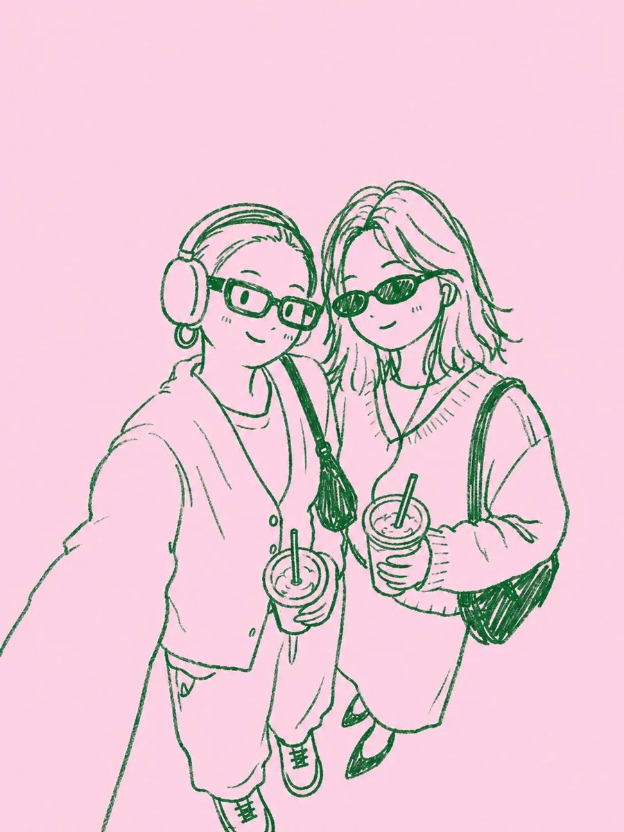 将上传的照片转换为一幅迷人的手绘时尚插画,同时保留原始场景和构图。 保留参考照片中相同的人物、人物数量、姿势、身体姿态、面部表情、服装、配饰、发型、物品、饮品以及整体取景。不要增…