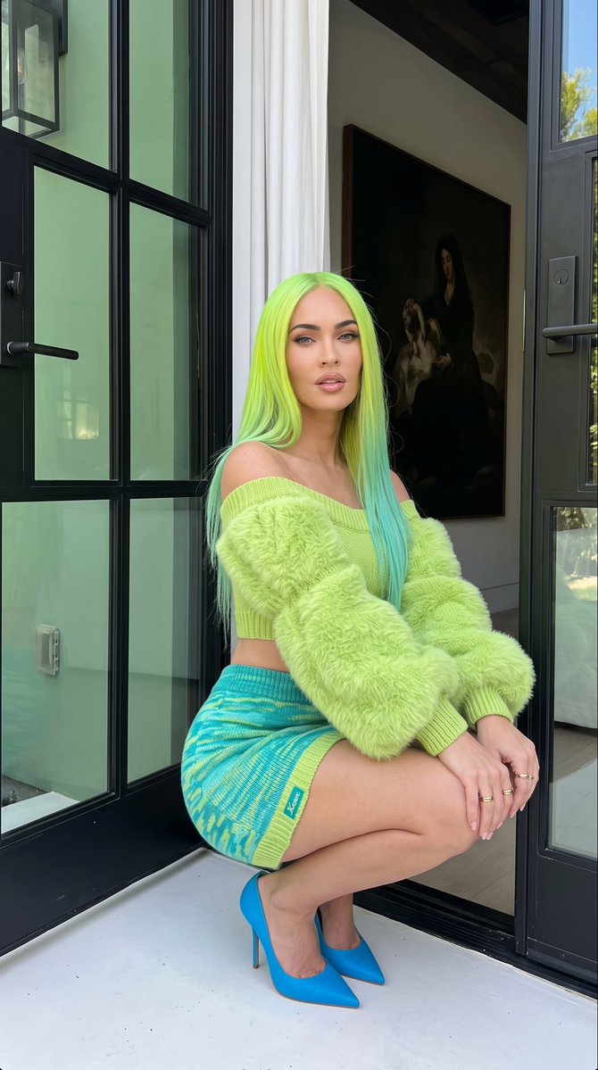 使用上传的照片作为确切的角色参考。完美保留主体的面部与身份——相同的脸部结构、眼形与眼色、鼻子、嘴唇、下颌线、颧骨、额头、肤色、毛孔、细微的皮肤质感以及独特的…