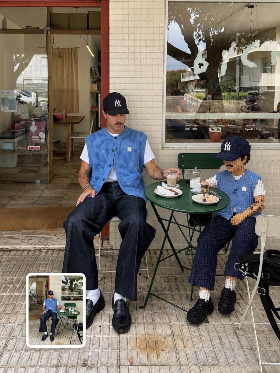 在生成之前,请先上传一张参考图片。 主提示词 对上传的图片进行变换,在真实人物身旁自然站立的位置添加一个较小的 LEGO/体素风格 3D 双胞胎人物。完全保留原始照片和环境。真实…