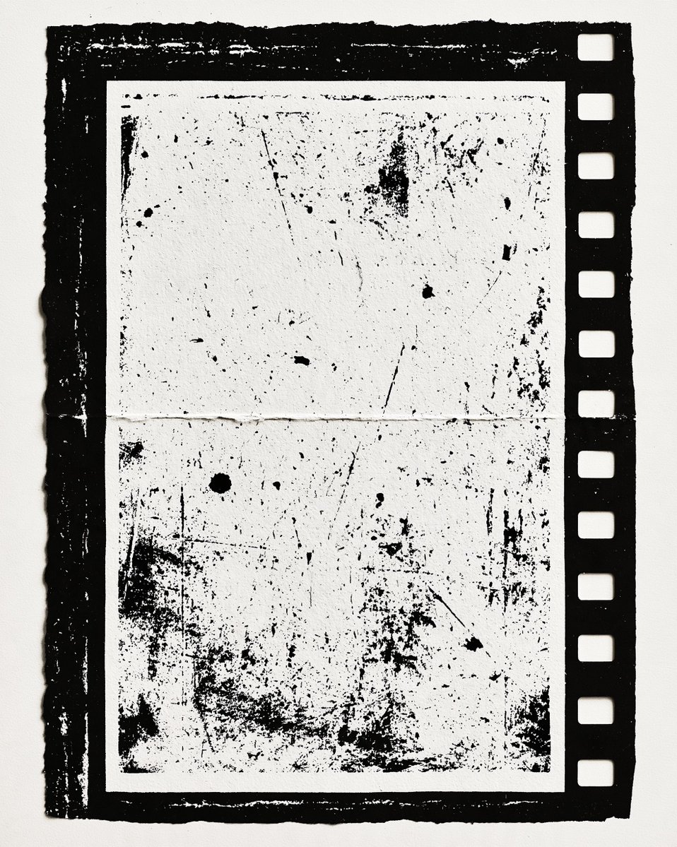 一个黑白复古电影画面帧，表面带有纹理和颗粒感。画面边框为粗厚的黑色边缘，右侧可见胶片齿孔。胶片本身布满了大量划痕、灰尘斑点和小黑点，呈现出陈旧和磨损的外观。画…