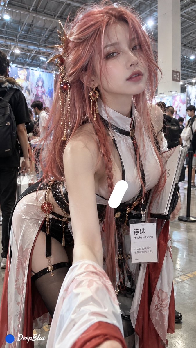 【角色1】 × 【角色2】 → 双角色合体进化 → 全新第三角色 × iPhone快照 两个角色完全融合为一个独立的新角色,继承双方核心优势与辨识特征,并产生双方原本不存在的新外…